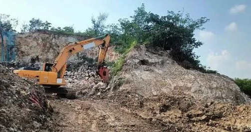 信阳平桥区五里店办事处佛山村，有伙人不分黑夜白天盗采矿产资源
