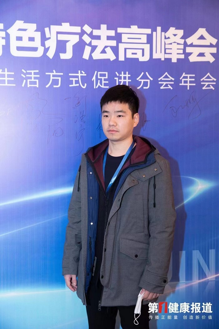 国手中医邹浩宇：子承父业、传承精神、 爱心普惠获追捧！